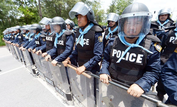 Thai govt calms down protests after deal