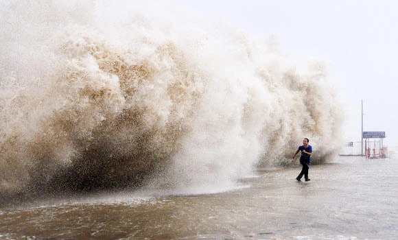 25 perish as storm hits China; flight chaos in HK