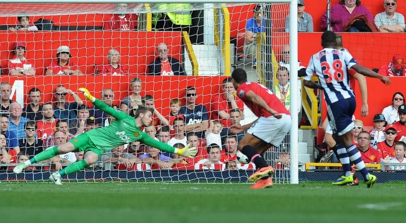 Arsenal pulls away as Manchester giants slump