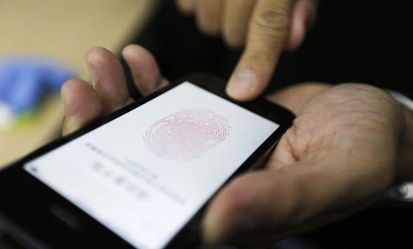 Apple tailors two new iPhones for world market