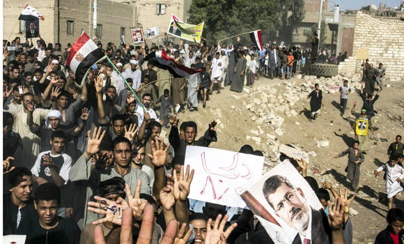 Egyptian troops wrest back town seized by Mursi allies