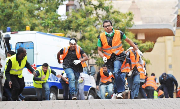 4 blasts at Kenya mall as 2 terrorists killed