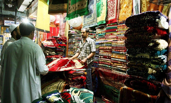 Falling Pakistan rupee raises pilgrimage cost