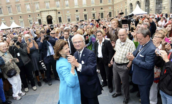 Swedish king, 40 years on throne, invites everyone to dance