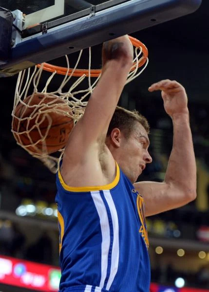 Warriors beat Lakers 100-95 in Beijing