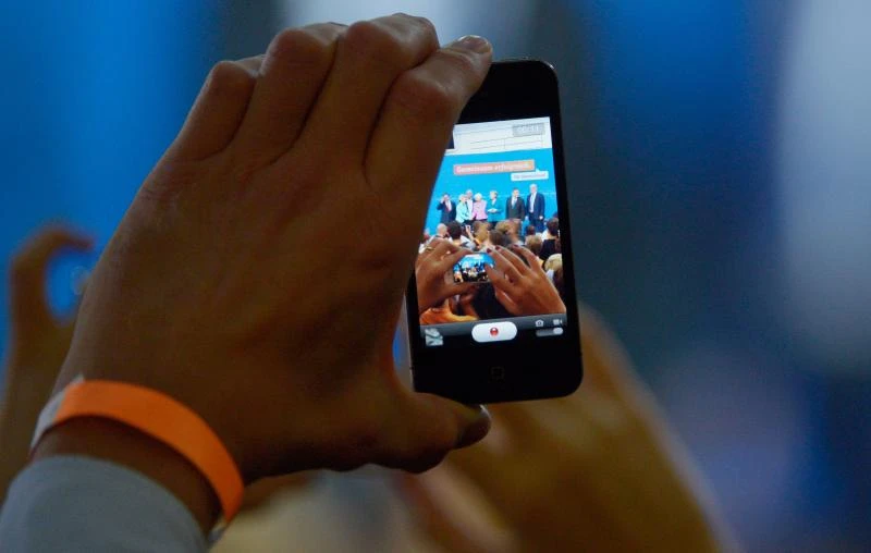 Smartphones boost sharing of photos, videos: Survey