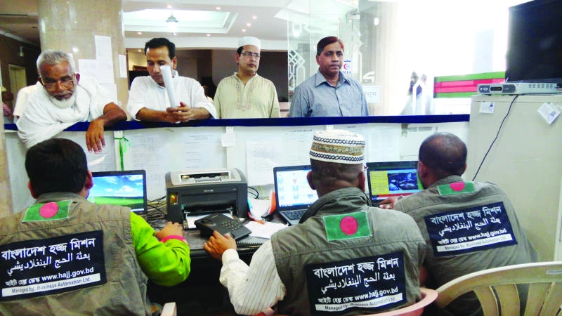 Bangladesh Haj pilgrims go high-tech
