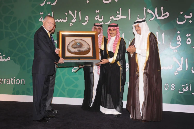 OIC honors Prince Alwaleed for humanitarian efforts