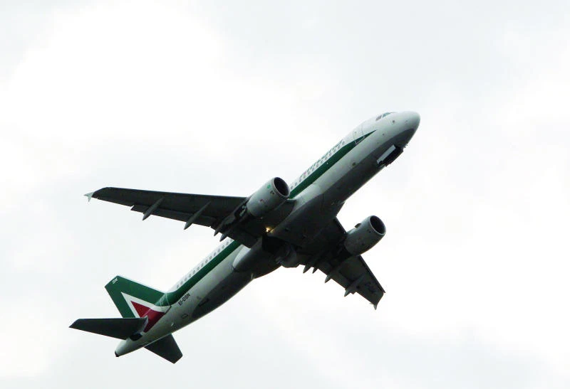 Large passenger planes creating cargo capacity glut