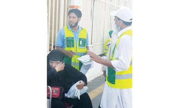 Pakistani volunteers in Mina serve pilgrims