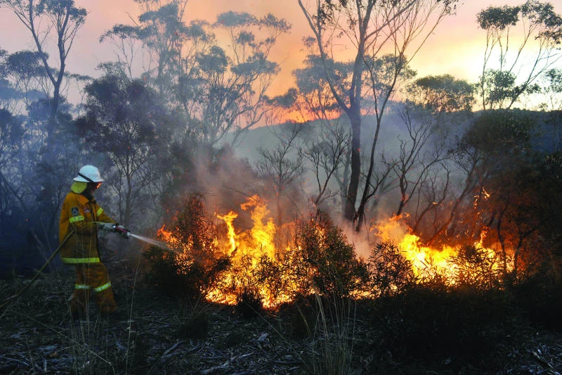 Bushfires threaten to reach Sydney