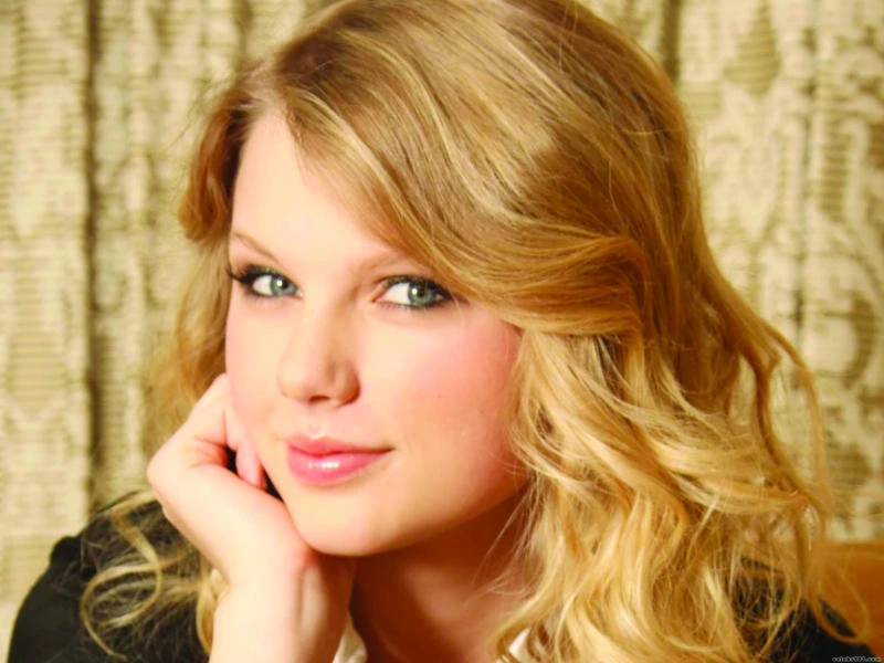 Taylor Swift invites special guests to CMA Awards