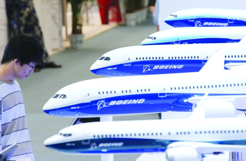 Boeing Q3 profit soars, raises 2013 forecast