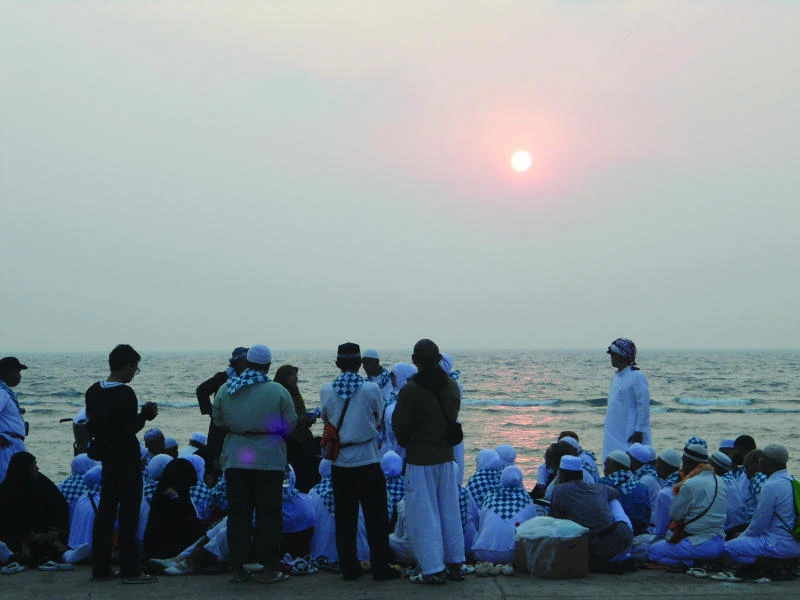 Pilgrims flock to Corniche
