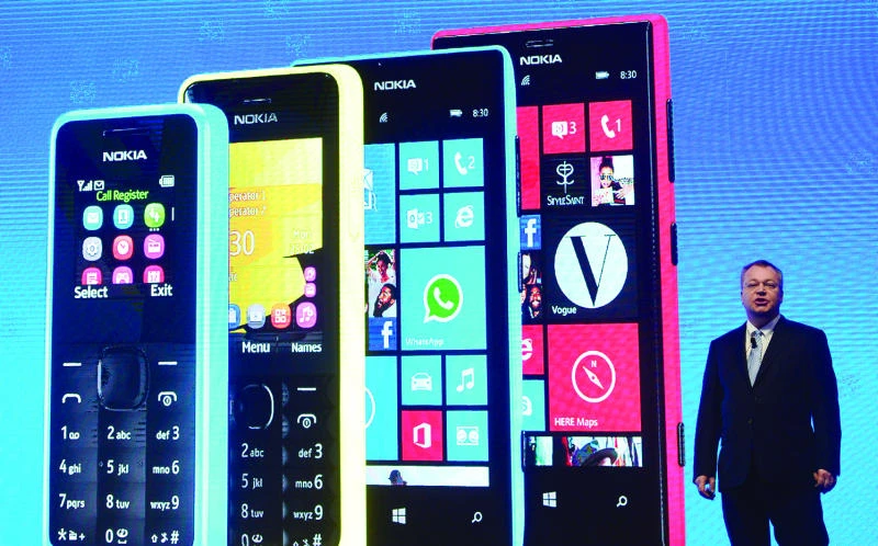 Nokia in Q3 net loss as sales plunge