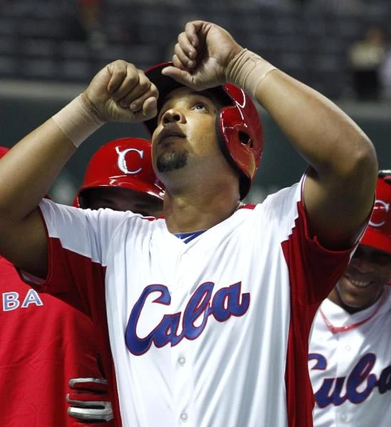 White Sox land Cuban slugger Abreau in 6-year, $68 million deal
