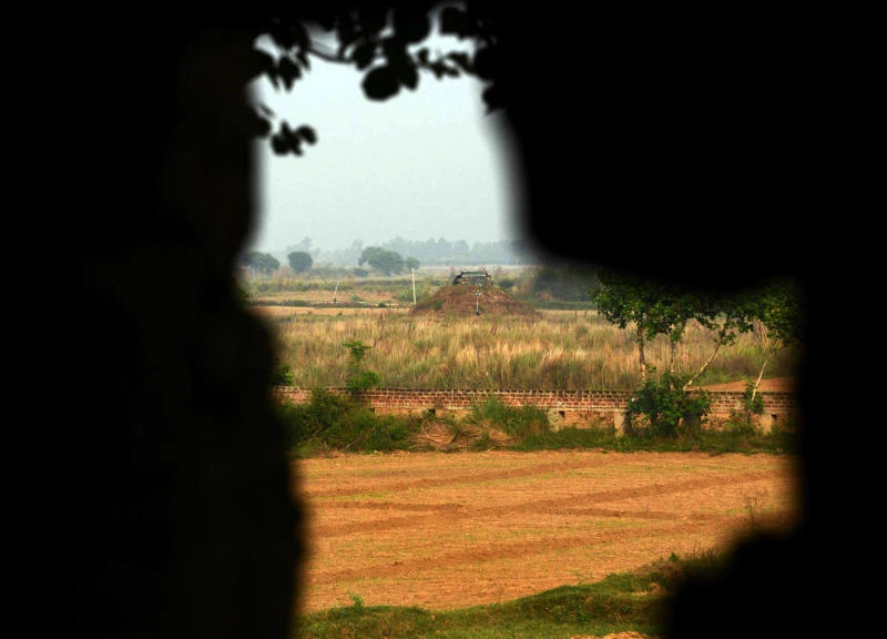 India says 10 wounded by Pakistan gunfire