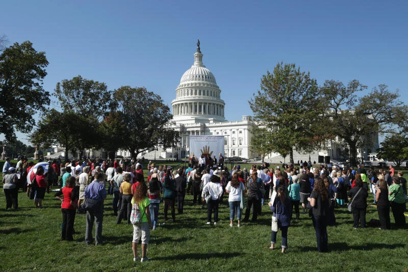 Conservative Republicans spurn business allies in war with Obama