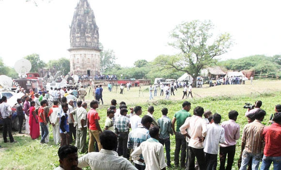 Indian diggers find artifacts after treasure tip