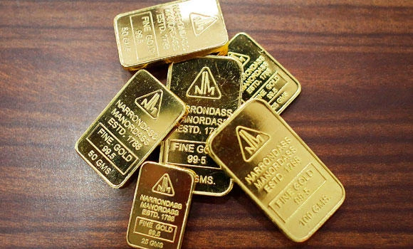 Gold price drop jolts West Africa from mining dreams