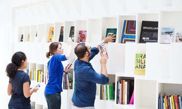Europe bookshops stand against Internet rivalry