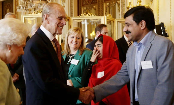Malala skips school to meet Queen Elizabeth II