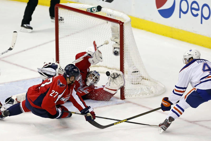 Red Wings edge Bruins to make it 2 in a row