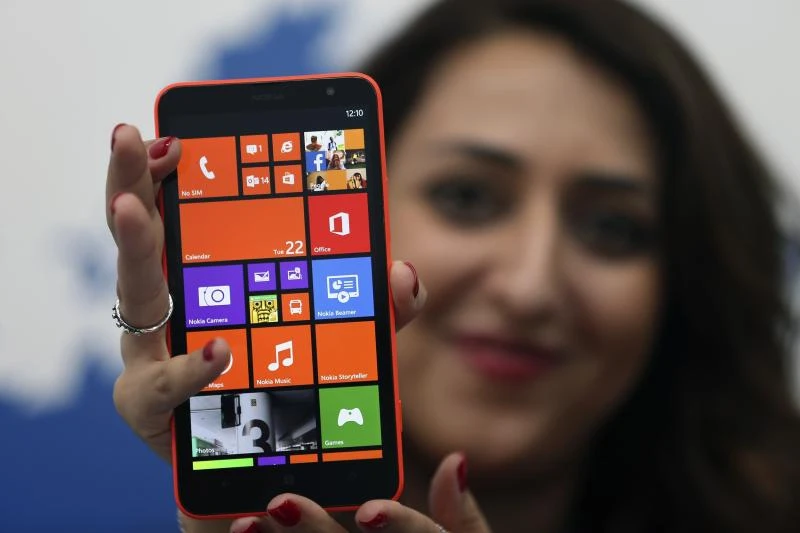 Nokia unveils new Windows phones, first tablet