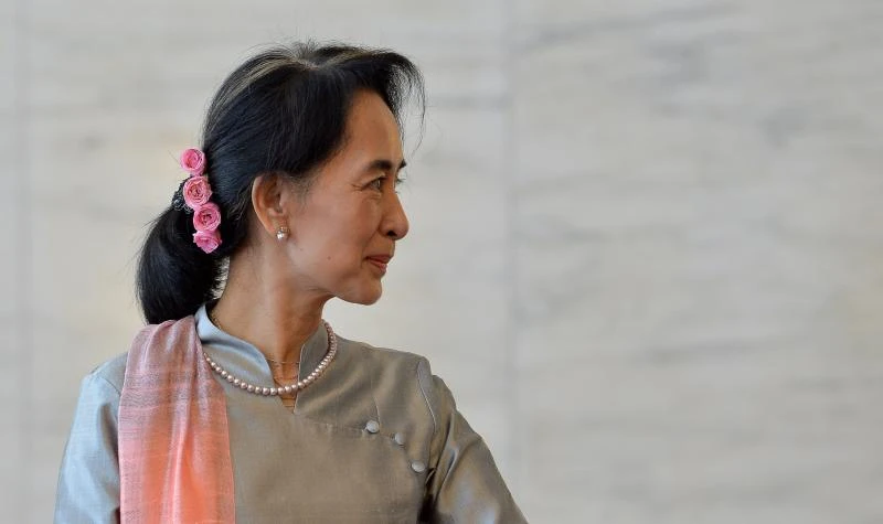 Pope urges dialogue in Myanmar at talks with Suu Kyi
