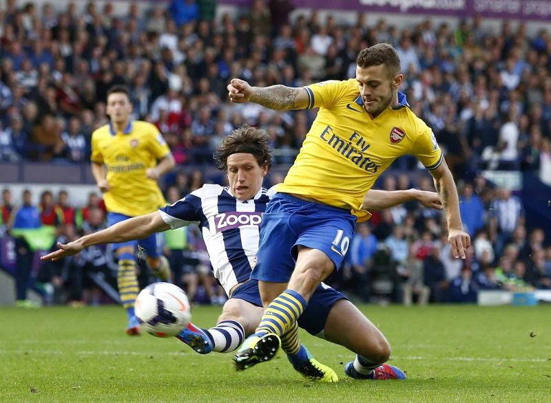 Wilshere to Arsenal's rescue; Spurs hammered