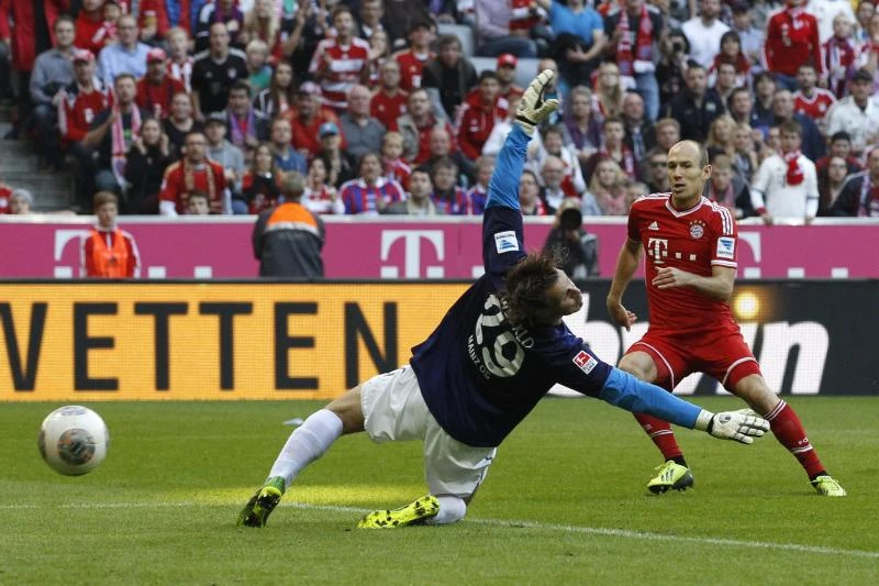 Unbeaten Bayern closes in on league record