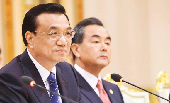 China flays US for backing Philippines in sea dispute