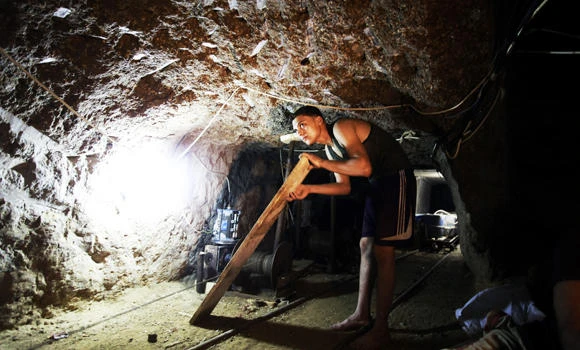 Gaza tunnel smugglers idle amid Egypt crackdown