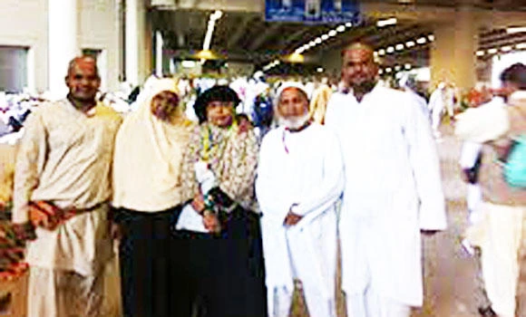 Sons make it to Mina for Haj with parents