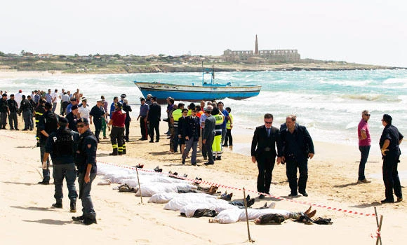 13 migrants die swimming ashore