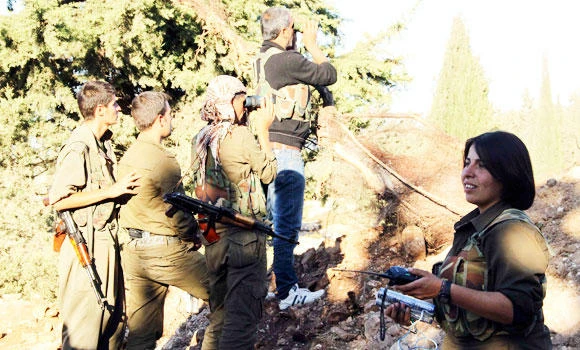 Kurdish fighters seize Syrian border post from hard-liners