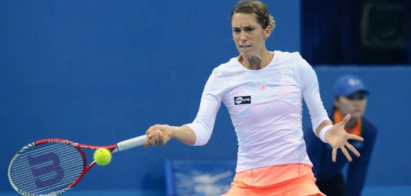 Reigning champ Azarenka crashes out