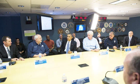 Obama urges Congress to reopen govt, avoid default