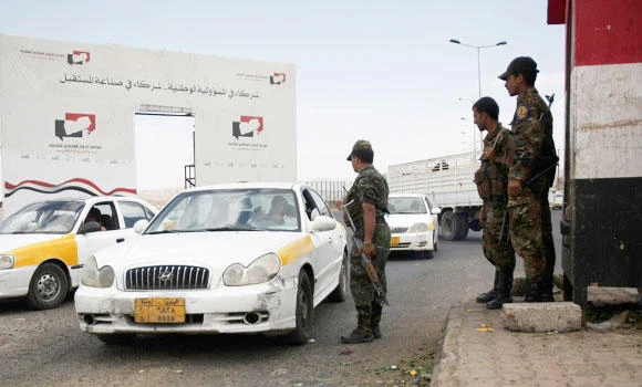 6 Yemeni soldiers killed in suicide attack on base