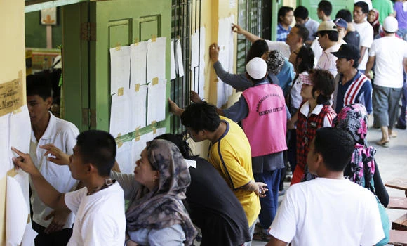800,000 candidates in deadly Philippine village polls