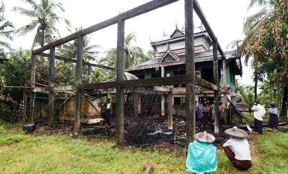 Muslim victims say Myanmar police aided attackers