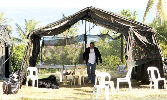 Philippine leader tries to reassure quake victims