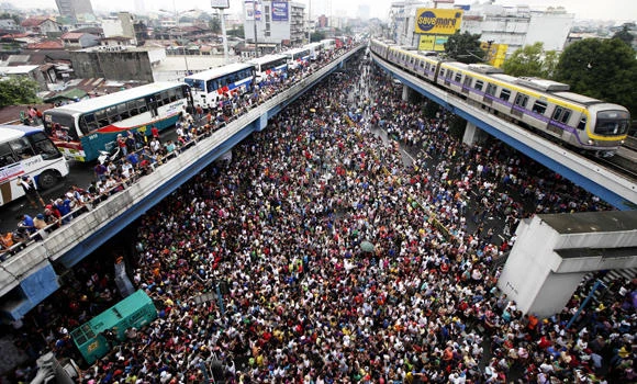 Powerful Philippine sect shuts down Manila