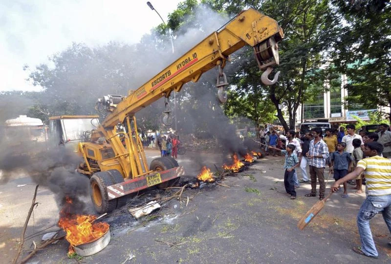 Telangana protests worsen with shooting orders, power cut