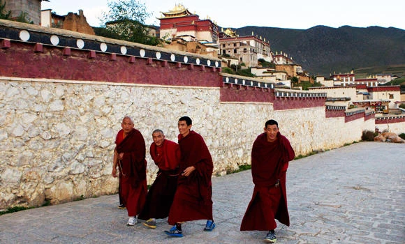 Report: Chinese police fire at Tibetan protesters