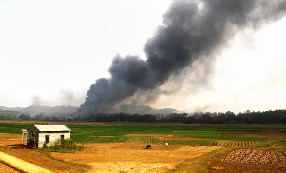 21 dead, scores injured in Vietnam firework factory blast