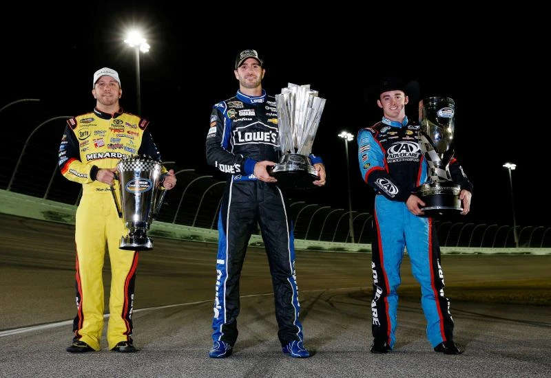 Johnson roars to 6th NASCAR championship