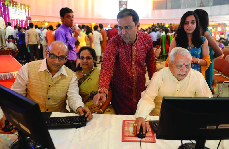 Indian shares hit new peak in festival trade