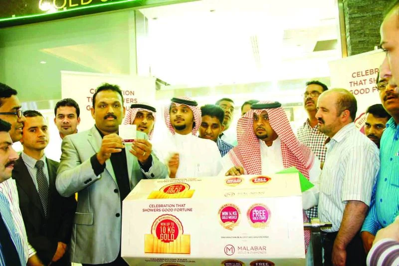 Malabar Gold awards quarter kilo gold to each of four raffle draw winners