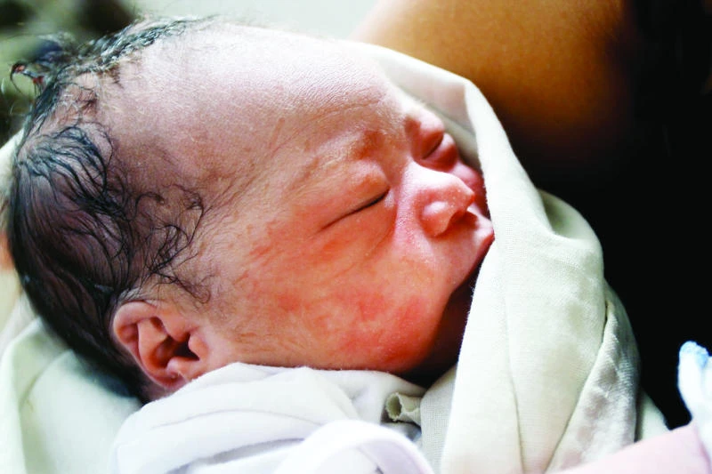 ‘Miracle’ baby born in Philippine typhoon rubble